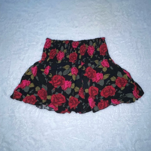Aritzia Talula XS Rose Red Mini Skirt Comfy Cute Sexy Stretchy Waist Band​ - Picture 5 of 6